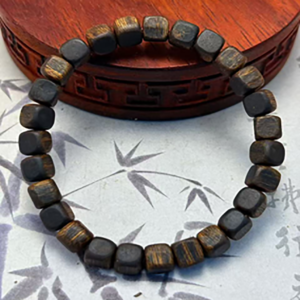 natural sinking kynam agarwood "cube" bead bracelet 8g