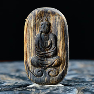 imperial kynam agarwood "anatta buddha" (faceless buddha) hand carved pendant 8g