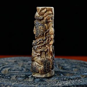 imperial kynam agarwood "dragon pillar" hand carved pendant 7g